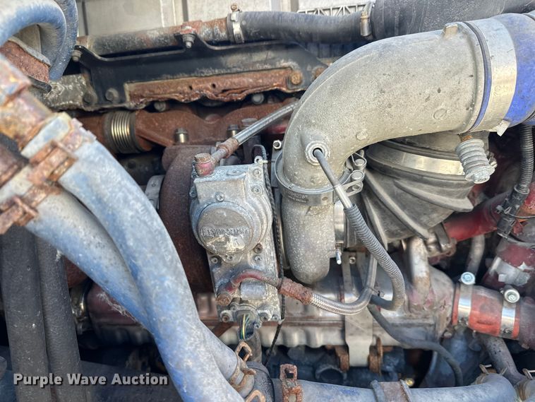 image for item FK1575 2015 Mack CXU613 semi truck