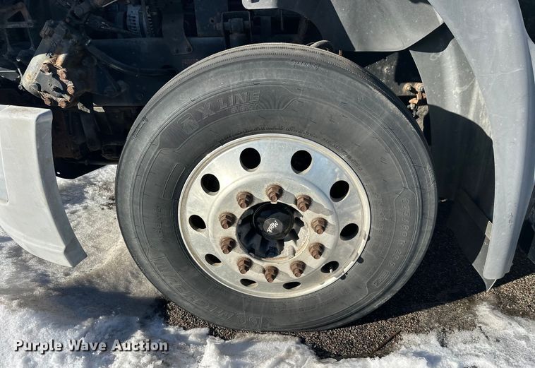 image for item FK1575 2015 Mack CXU613 semi truck