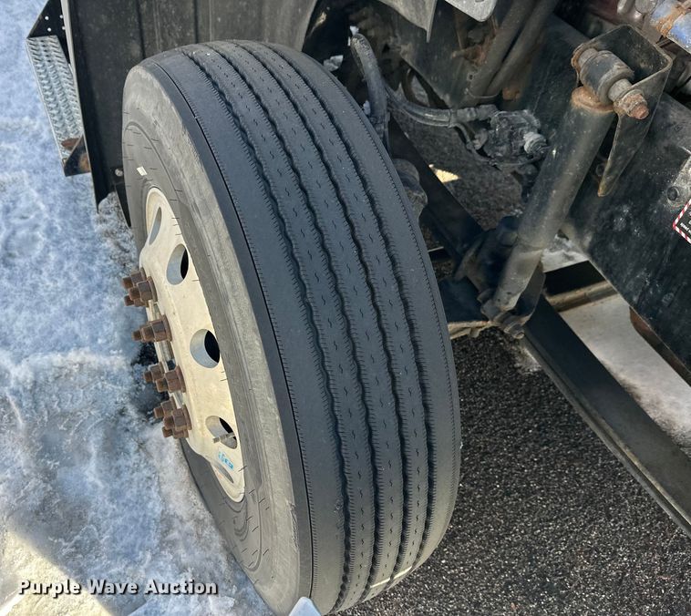 image for item FK1575 2015 Mack CXU613 semi truck