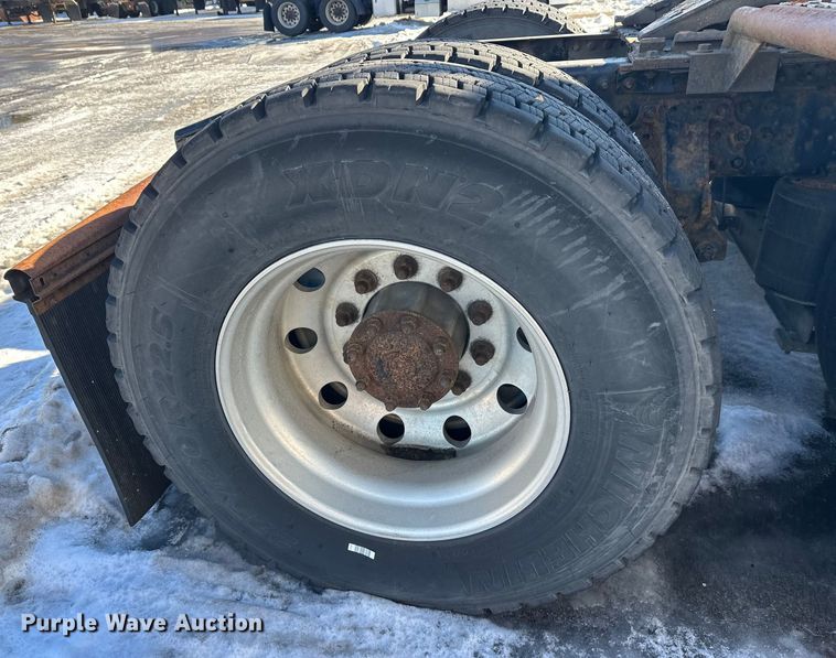 image for item FK1575 2015 Mack CXU613 semi truck