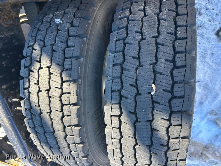 image for item FK1575 2015 Mack CXU613 semi truck