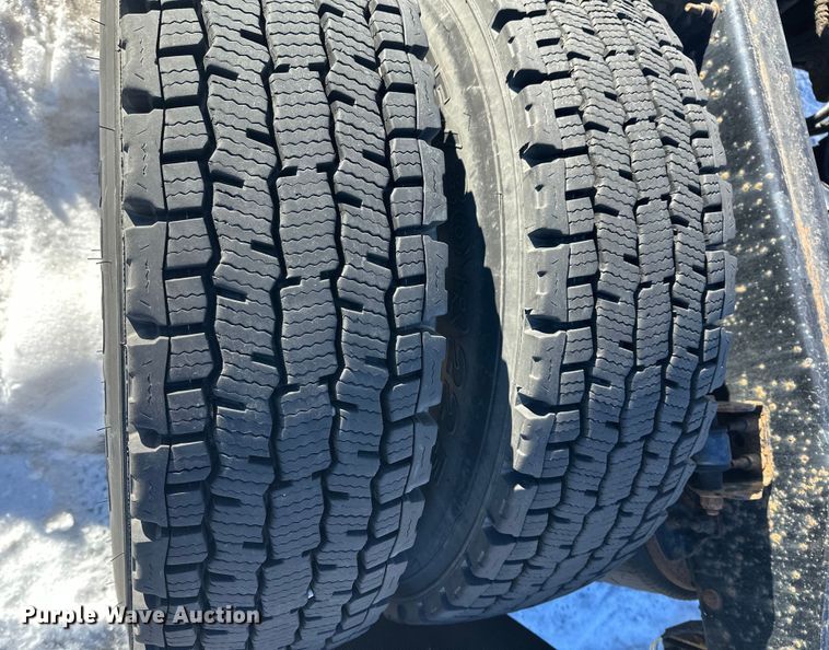 image for item FK1575 2015 Mack CXU613 semi truck