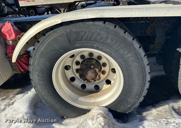 image for item FK1575 2015 Mack CXU613 semi truck