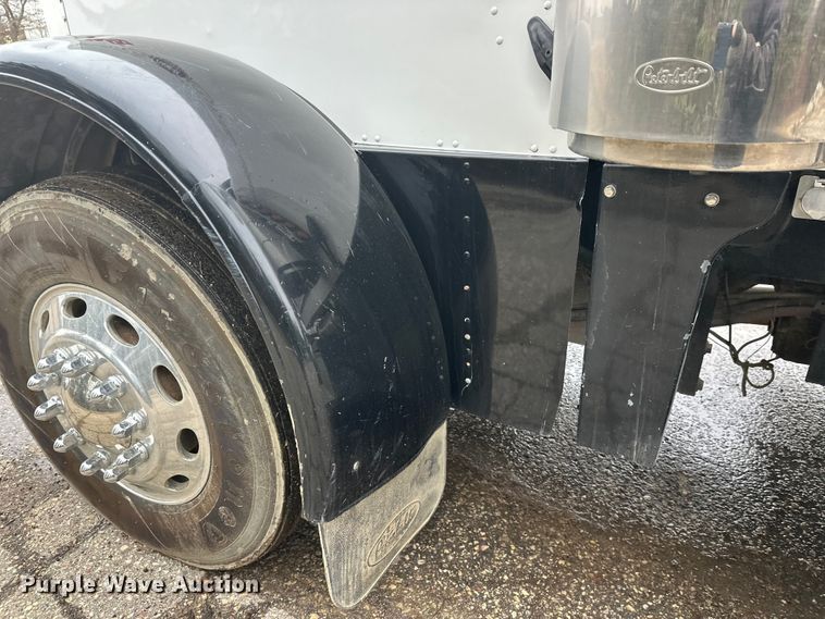 image for item FK1769 2006 Peterbilt 379 semi truck