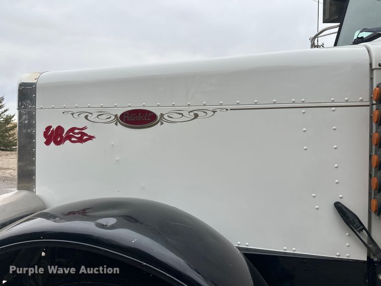 image for item FK1769 2006 Peterbilt 379 semi truck