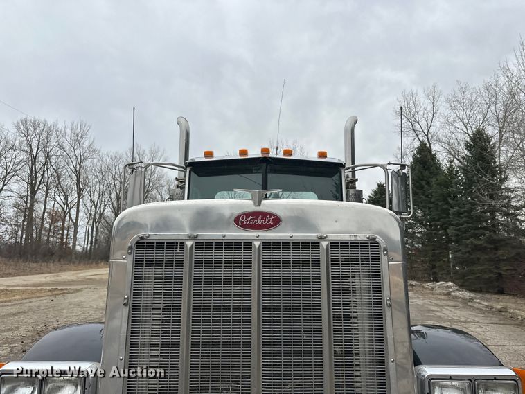image for item FK1769 2006 Peterbilt 379 semi truck