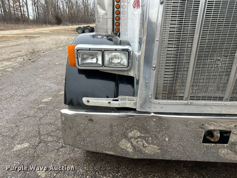 image for item FK1769 2006 Peterbilt 379 semi truck