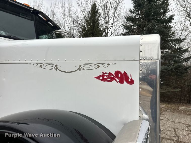 image for item FK1769 2006 Peterbilt 379 semi truck