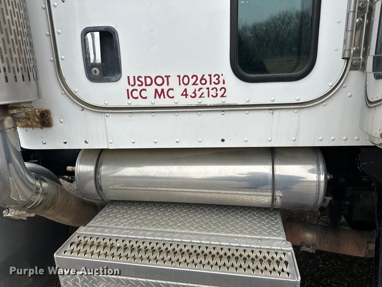 image for item FK1769 2006 Peterbilt 379 semi truck