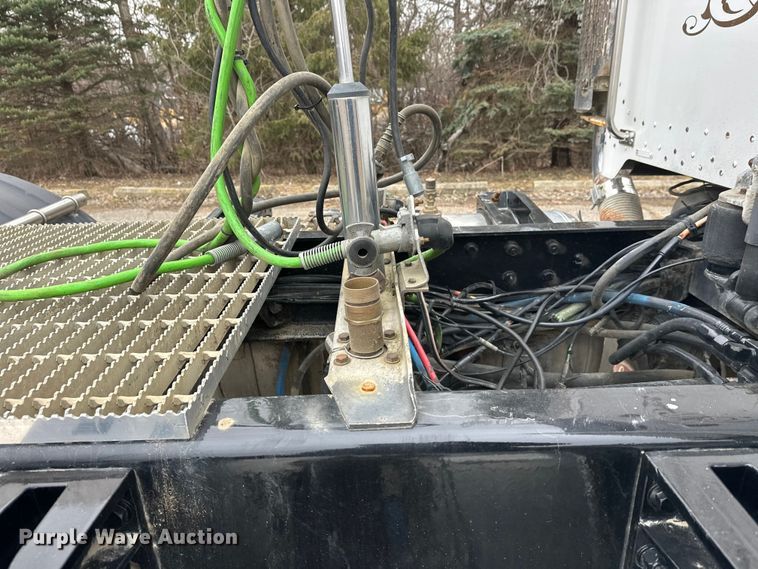 image for item FK1769 2006 Peterbilt 379 semi truck