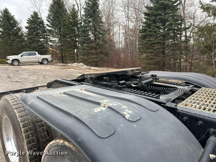 image for item FK1769 2006 Peterbilt 379 semi truck