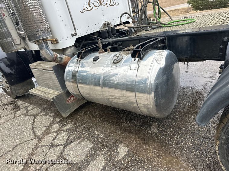 image for item FK1769 2006 Peterbilt 379 semi truck