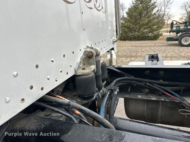 image for item FK1769 2006 Peterbilt 379 semi truck