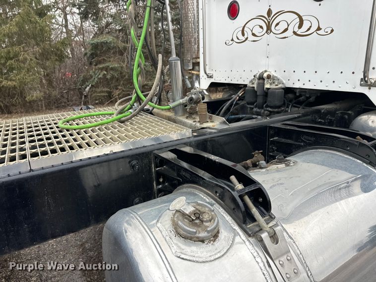 image for item FK1769 2006 Peterbilt 379 semi truck