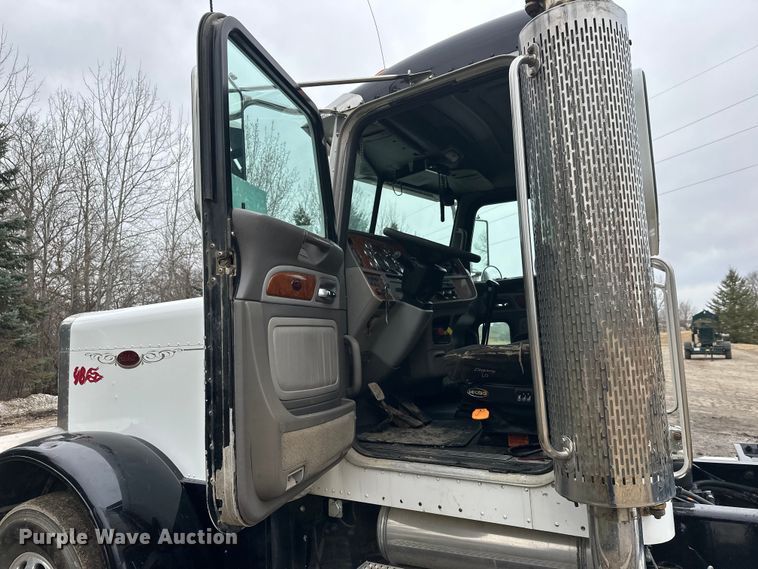 image for item FK1769 2006 Peterbilt 379 semi truck