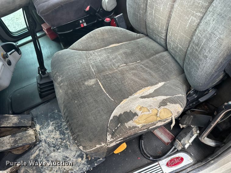 image for item FK1769 2006 Peterbilt 379 semi truck