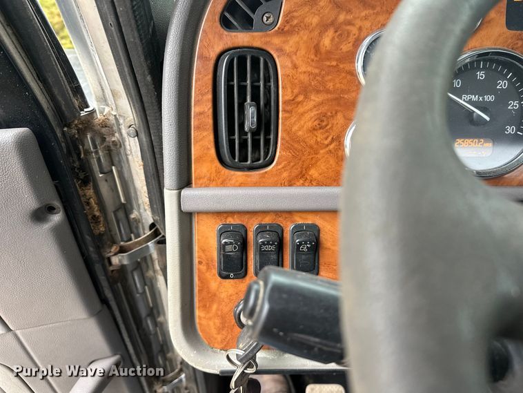 image for item FK1769 2006 Peterbilt 379 semi truck