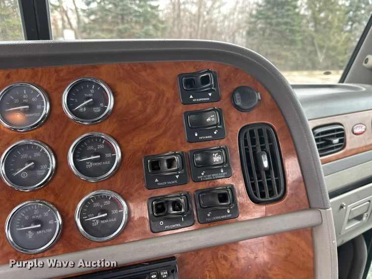 image for item FK1769 2006 Peterbilt 379 semi truck