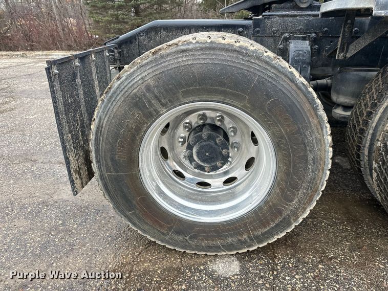 image for item FK1769 2006 Peterbilt 379 semi truck