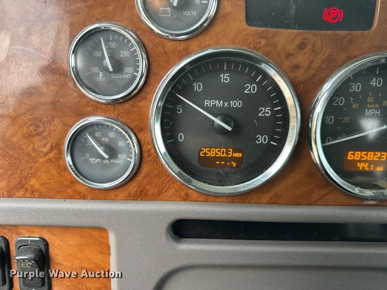 image for item FK1769 2006 Peterbilt 379 semi truck