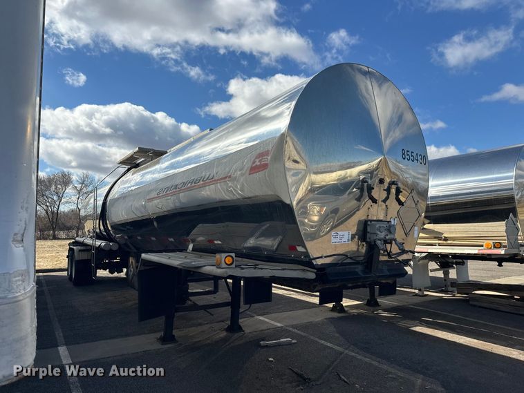 image for item FK1819 1985 Stainless Tank Trailers tank trailer