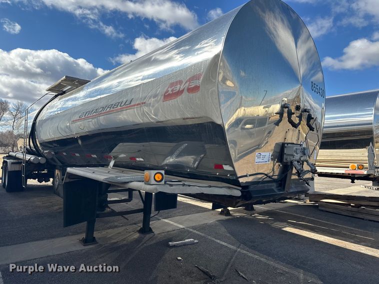 image for item FK1819 1985 Stainless Tank Trailers tank trailer