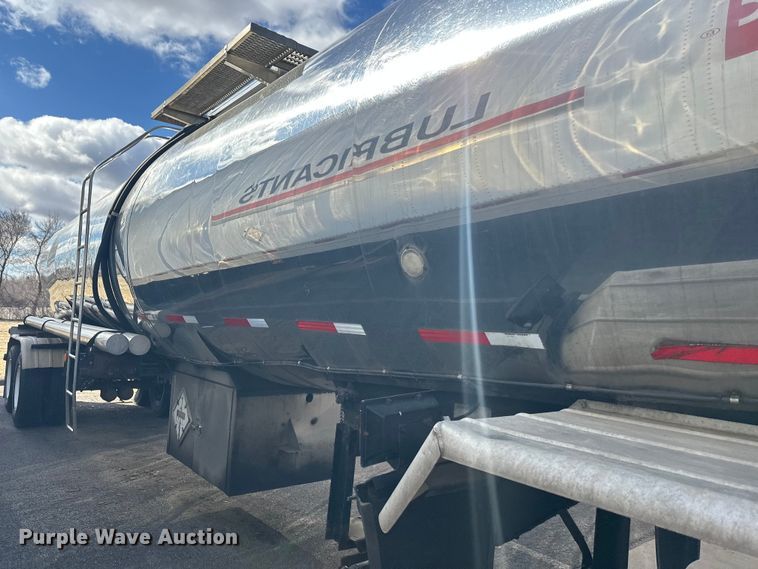 image for item FK1819 1985 Stainless Tank Trailers tank trailer