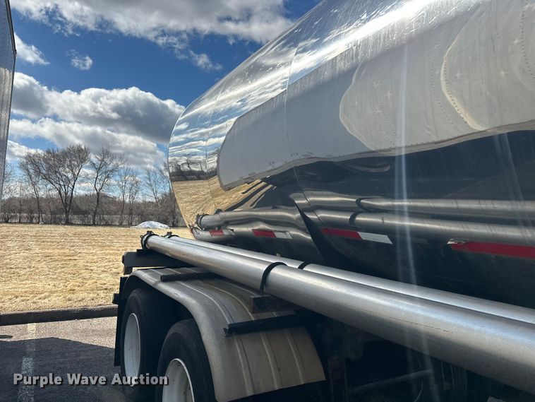 image for item FK1819 1985 Stainless Tank Trailers tank trailer