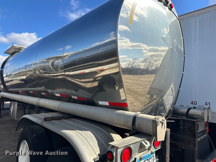 image for item FK1819 1985 Stainless Tank Trailers tank trailer