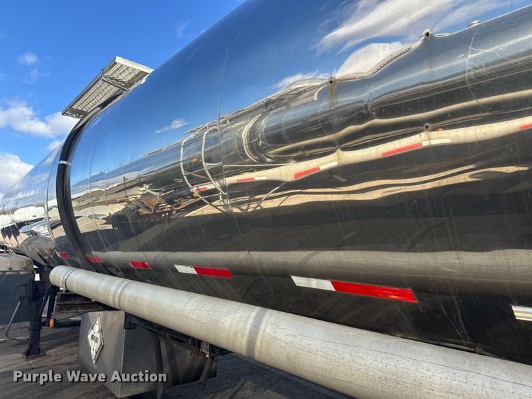 image for item FK1819 1985 Stainless Tank Trailers tank trailer