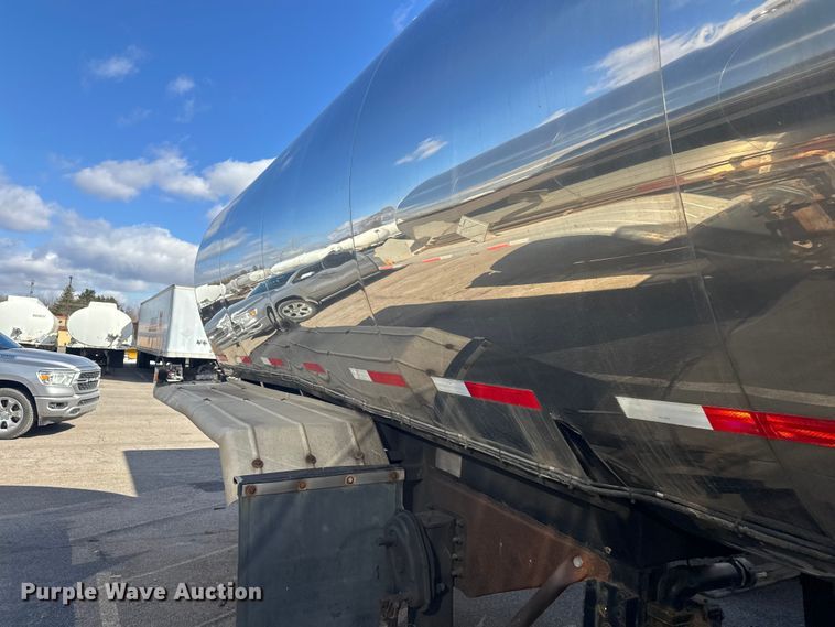 image for item FK1819 1985 Stainless Tank Trailers tank trailer