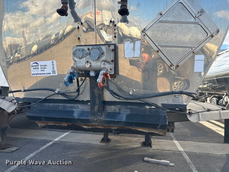 image for item FK1819 1985 Stainless Tank Trailers tank trailer