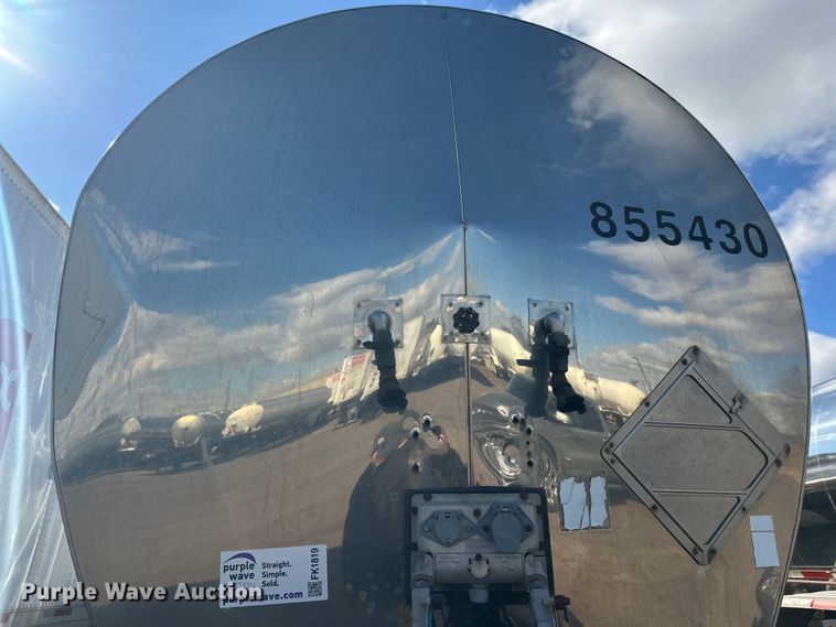 image for item FK1819 1985 Stainless Tank Trailers tank trailer