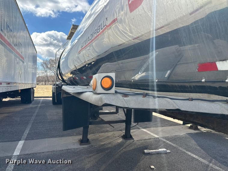 image for item FK1819 1985 Stainless Tank Trailers tank trailer