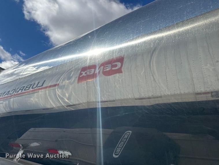 image for item FK1819 1985 Stainless Tank Trailers tank trailer