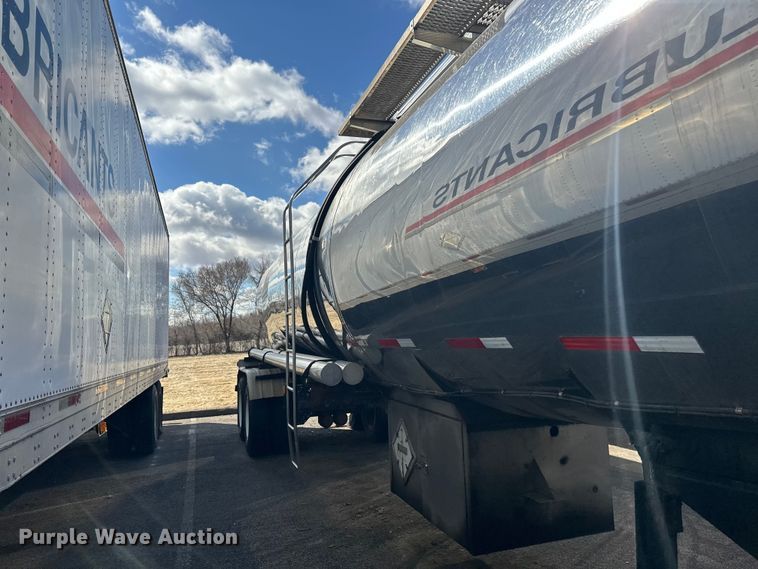 image for item FK1819 1985 Stainless Tank Trailers tank trailer