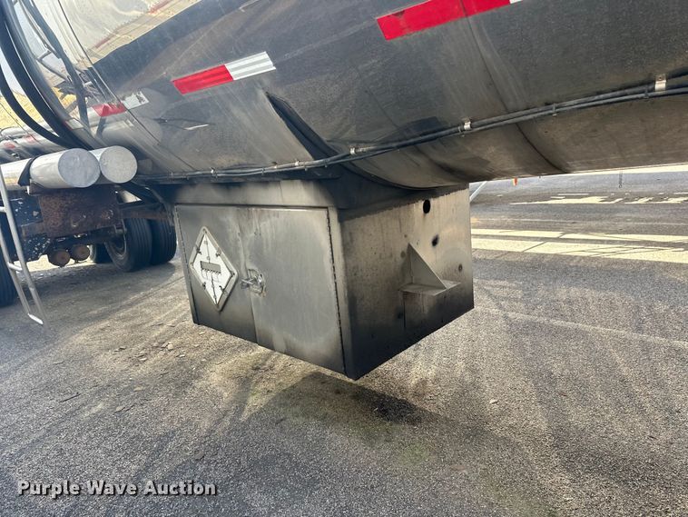 image for item FK1819 1985 Stainless Tank Trailers tank trailer