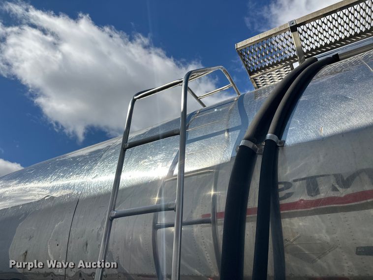 image for item FK1819 1985 Stainless Tank Trailers tank trailer