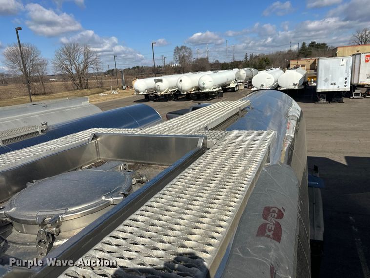 image for item FK1819 1985 Stainless Tank Trailers tank trailer