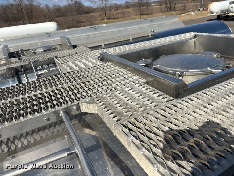 image for item FK1819 1985 Stainless Tank Trailers tank trailer