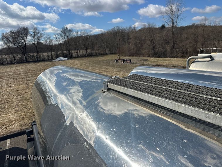 image for item FK1819 1985 Stainless Tank Trailers tank trailer