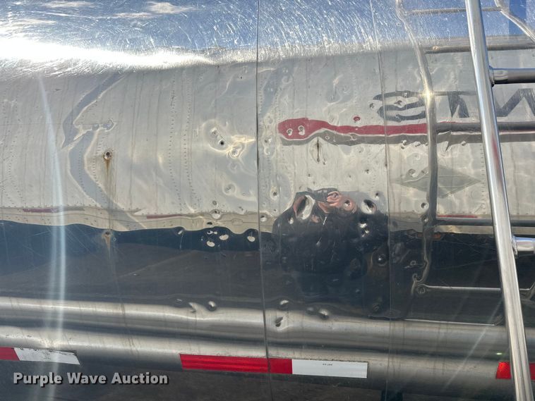 image for item FK1819 1985 Stainless Tank Trailers tank trailer