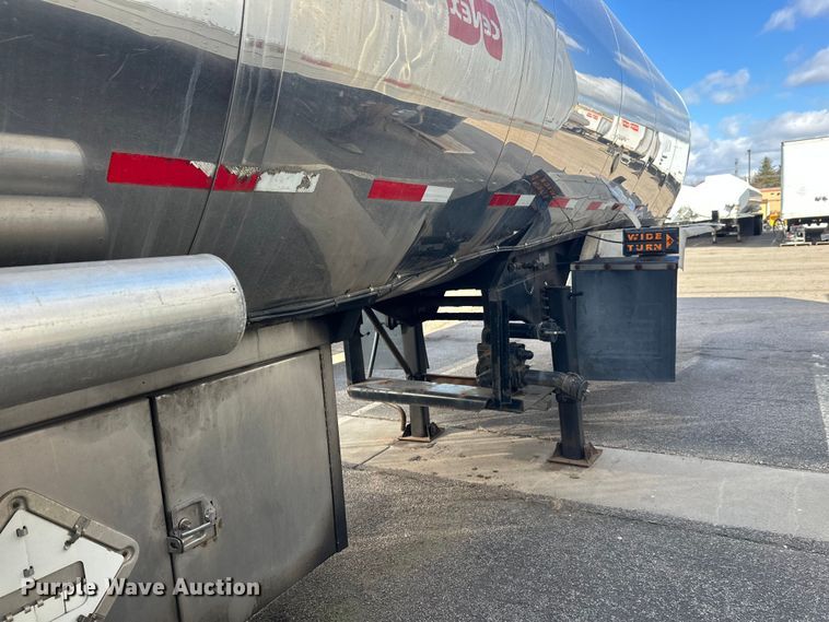image for item FK1819 1985 Stainless Tank Trailers tank trailer