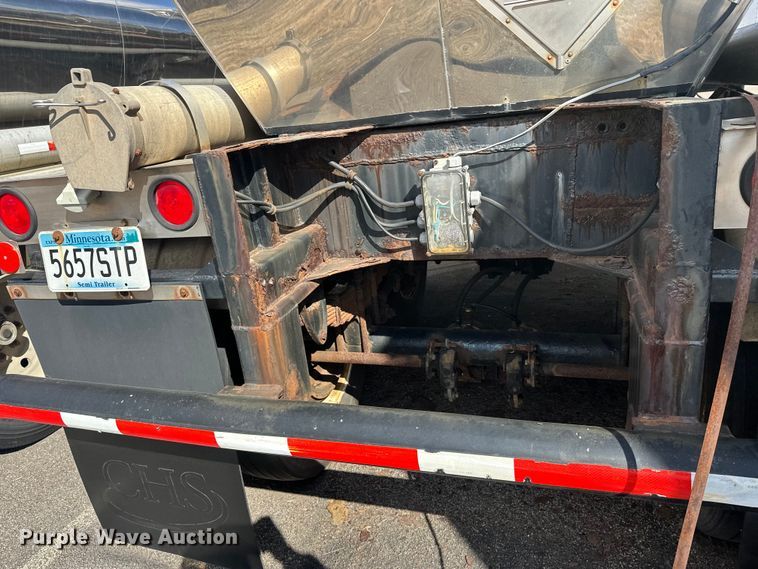 image for item FK1819 1985 Stainless Tank Trailers tank trailer