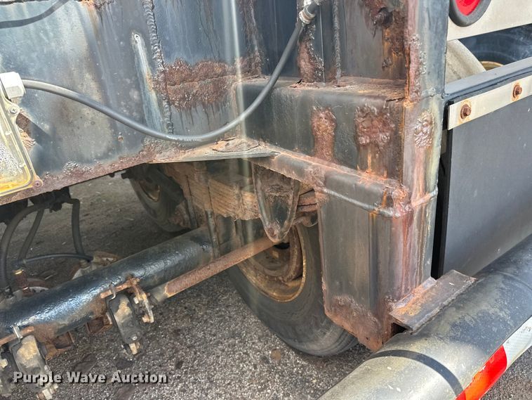 image for item FK1819 1985 Stainless Tank Trailers tank trailer