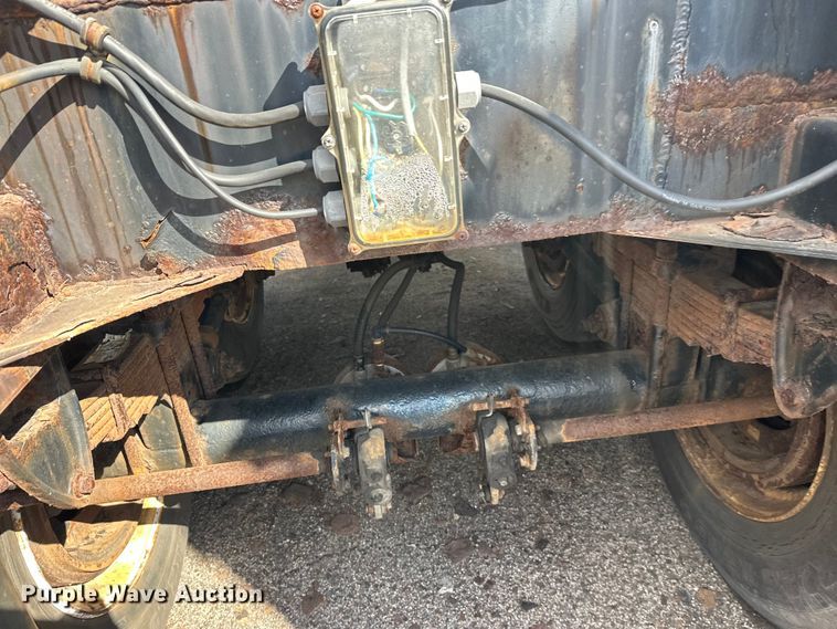 image for item FK1819 1985 Stainless Tank Trailers tank trailer