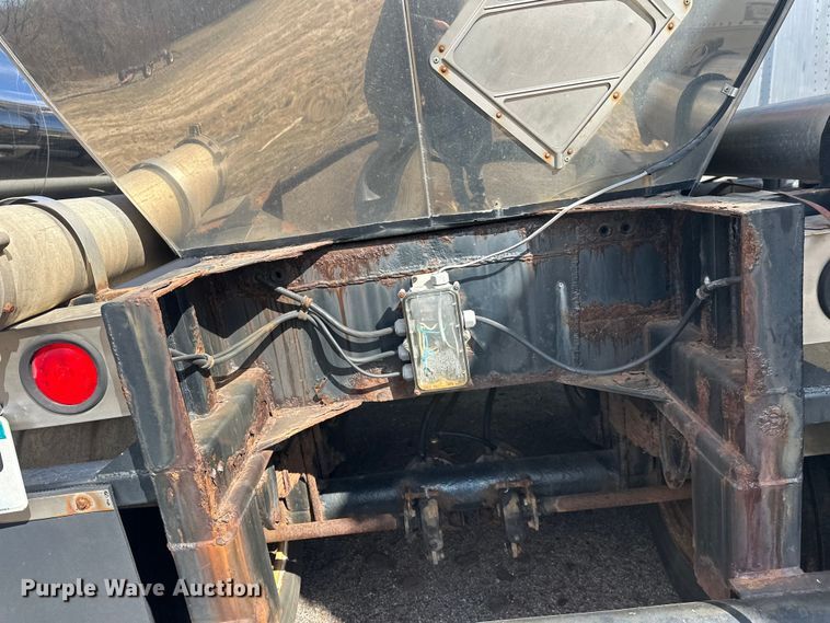 image for item FK1819 1985 Stainless Tank Trailers tank trailer