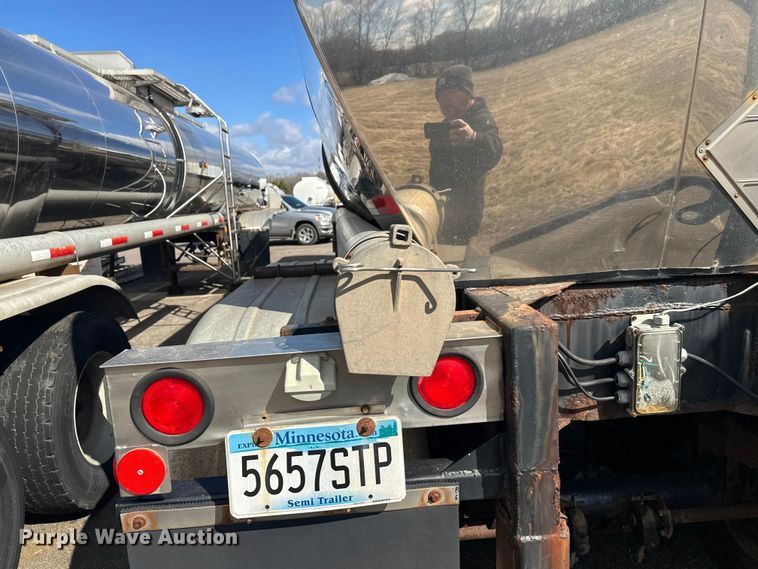 image for item FK1819 1985 Stainless Tank Trailers tank trailer