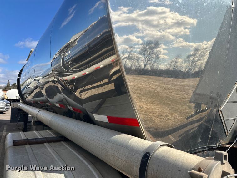 image for item FK1819 1985 Stainless Tank Trailers tank trailer