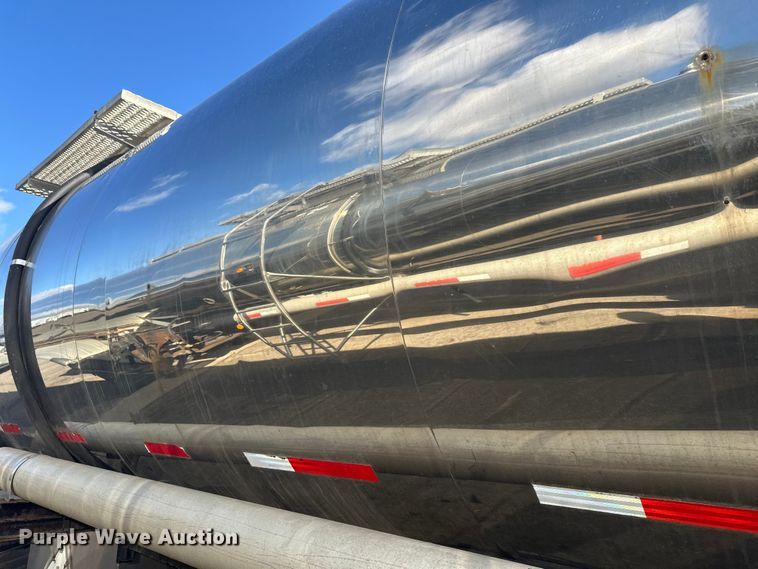 image for item FK1819 1985 Stainless Tank Trailers tank trailer